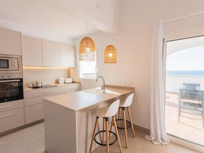 Microwave, oven, toaster, high chair - Wonderful private villa for 4 people with A/C, WIFI, pool, TV and patio (Alaior)