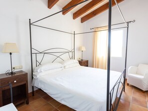 3 bedrooms, travel cot, free WiFi, bed sheets - Beautiful private villa for 6 people with private pool, A/C, WIFI, TV and patio (Alaior)