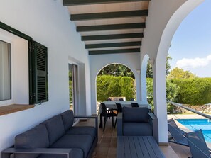 Outdoor dining - Beautiful private villa for 6 people with private pool, A/C, WIFI, TV and patio (Alaior)