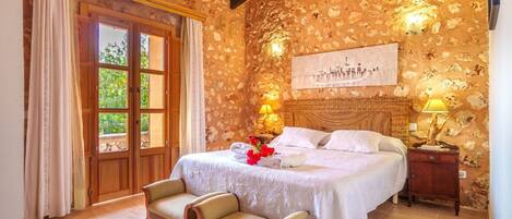 3 bedrooms, iron/ironing board, travel crib, free WiFi