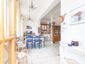 TV - Lovely apartment in villa for 4 people with WIFI, A/C, TV, terrace and pets allowed (Morciano Di Leuca)