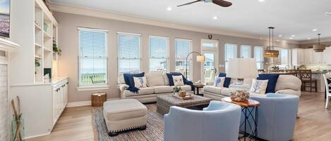 Smart TV, reproductor de DVD y futbolito