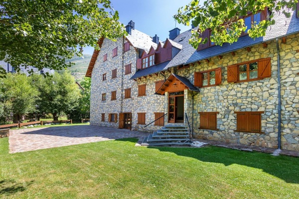Ciel, Plante, Bâtiment, Fenêtre, Arbre, Herbe, Chalet, Immobilier, Loisir, Façade