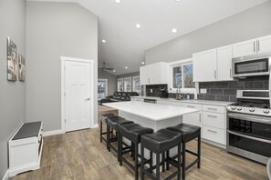 Fridge, microwave, oven, stovetop - Cozy LakeHouse on Baldwin Lake, Great outdoor space with Boat Rental Available! (Union)