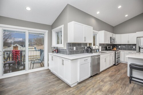 Cozy LakeHouse on Baldwin Lake, Great outdoor space with Boat Rental Available!