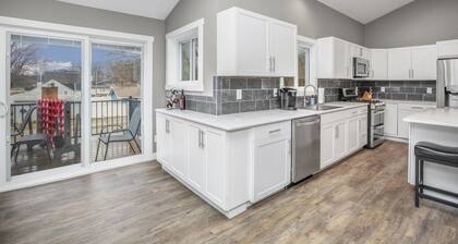 Cozy LakeHouse on Baldwin Lake, Great outdoor space with Boat Rental Available!