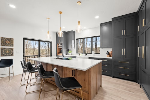 The Cellar! Luxury Speakeasy! Hot Tub! Game Room! River! Fire-Pit!