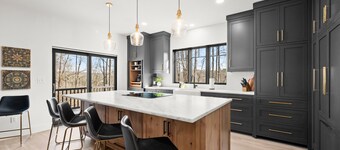 The Cellar! Luxury Speakeasy! Hot Tub! Game Room! River! Fire-Pit!