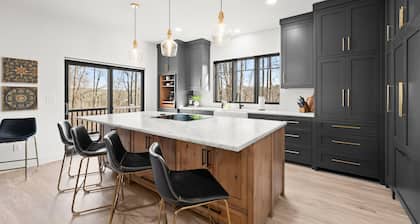 The Cellar! Luxury Speakeasy! Hot Tub! Game Room! River! Fire-Pit!