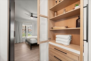 3 chambres, bureau, fer et planche à repasser, accès au Wi-Fi (inclus)