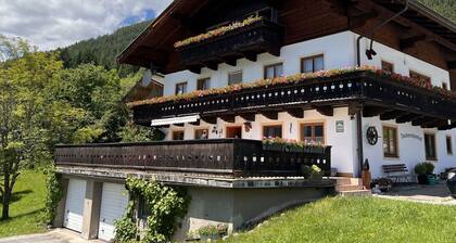 Belle maison de vacances pour 11 personnes avec WIFI, TV, terrasse, vue panoramique et parking