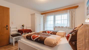 4 Schlafzimmer, Bügeleisen/Bügelbrett, kostenloses WLAN