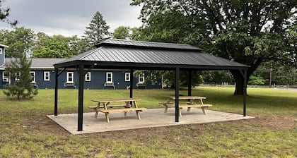 Room #6: Updated Suite w/2 Bunk Beds