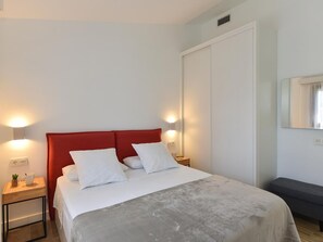 2 bedrooms, iron/ironing board, travel crib, free WiFi
