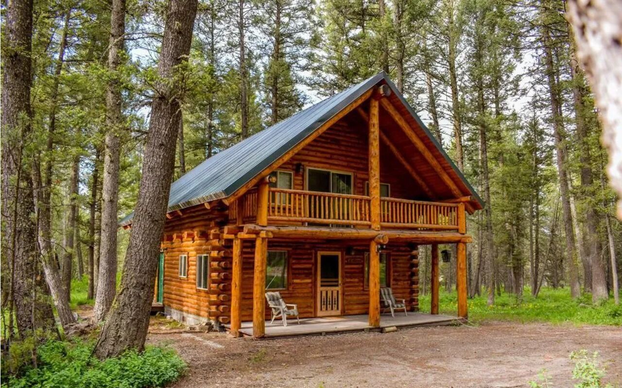 Hand Crafted Log Cabin in Island Park 
