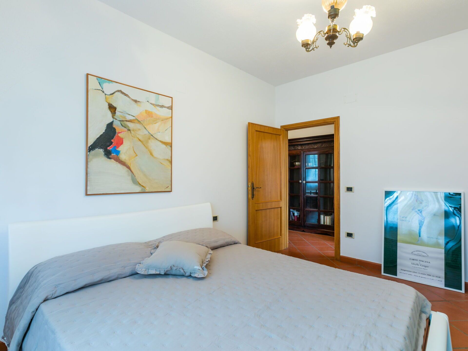 Eigendom, Meubilair, Fotolijst, Comfort, Azure, Blauw, Hout, Interieur Ontwerp, Textiel, Verlichting