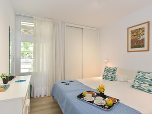 2 chambres, fer et planche à repasser, lit parapluie, Wi-Fi gratuit