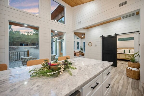 Interior - Sugar in the Pines - Luxury Honeymoon Cabin (McCurtain County)