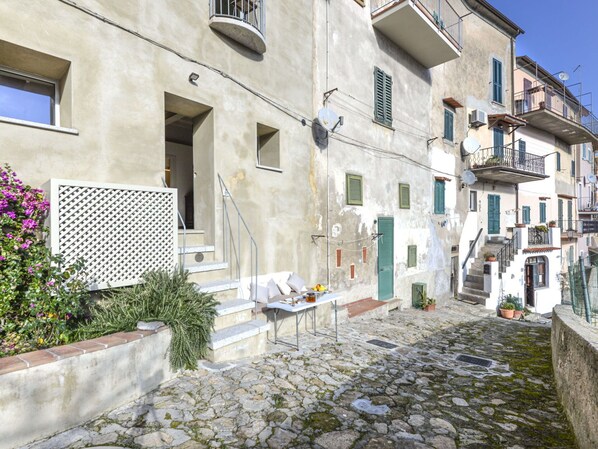 Exterior - Beautiful apartment for 2 guests with A/C, WIFI, TV, terrace and pets allowed (Marciana)
