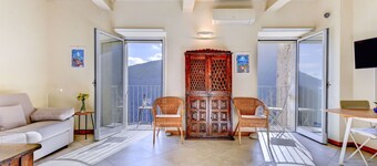 Precioso apartamento para 2 personas con A/C, WIFI, balcón y mascotas permitida