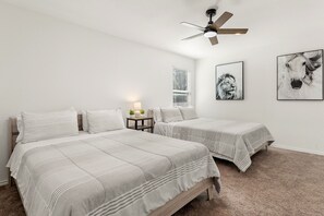 4 habitaciones, escritorio, tabla de planchar con plancha y wifi gratis 