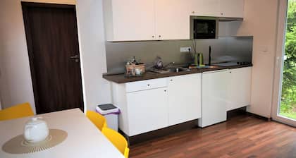 Beautiful private villa for 4 guests with hot tub, WIFI, TV, terrace, pets allowed and parking