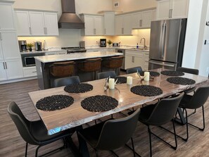 Réfrigérateur, micro-ondes, four, lave-vaisselle