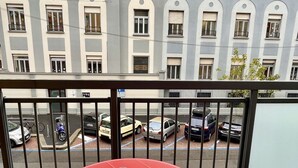 A balcony with a red table, two cups, and an open book. - Cosy apartment for 3 guests with A/C, WIFI, TV and balcony (Milan)