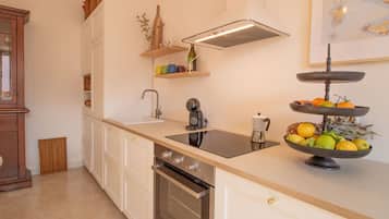 Micro-ondes, four, lave-vaisselle