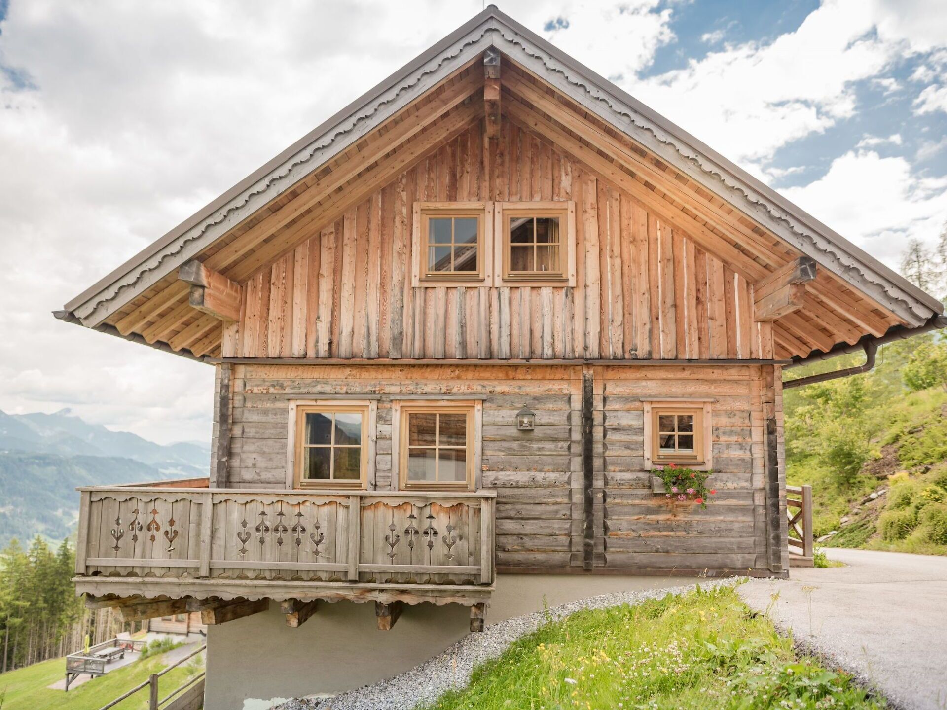 Pflanze, Wolke, Himmel, Gebäude, Fenster, Eigentum, Holz, Haus, Baum, Grundstueck