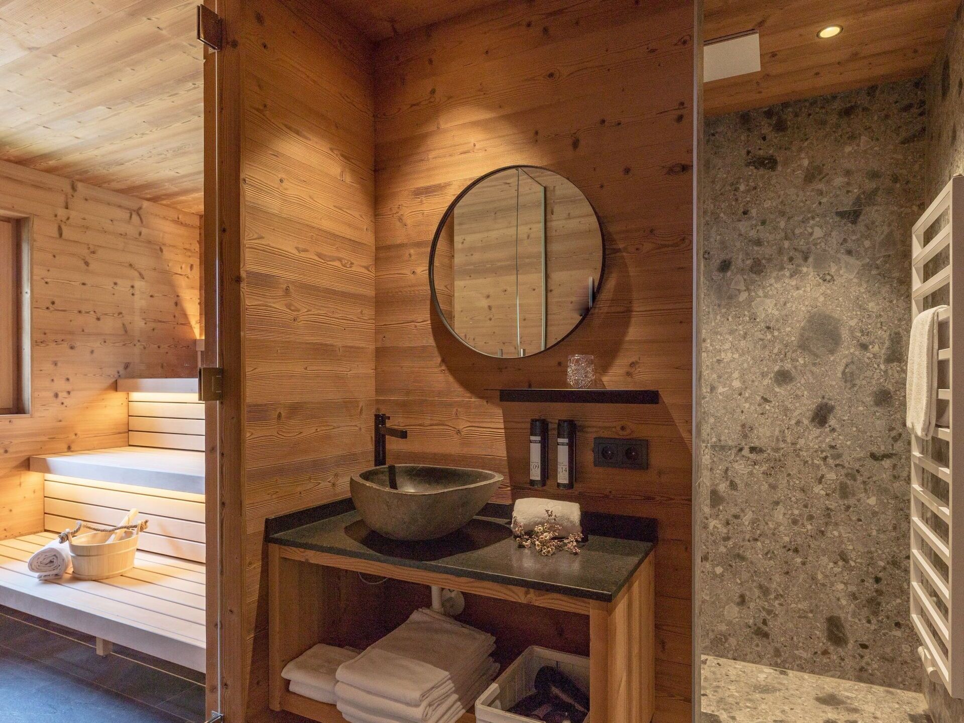 Spiegel, Gebäude, Armatur, Zapfhahn, Holz, Interior Design, Sinken, Fussboden, Flooring, Regal