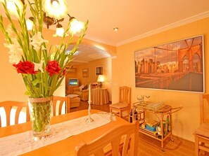 Dining - Beautiful private villa for 8 people with WIFI, TV and patio (Calvià)