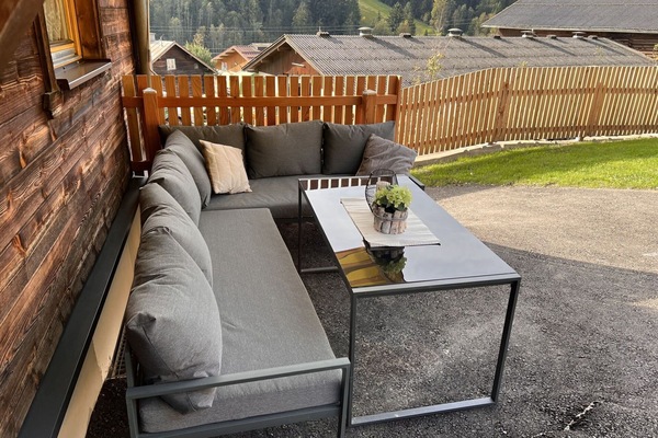 Pflanze, Eigentum, Couch, Tabelle, Gebäude, Holz, Fenster, Gartenmöbel, Baum, Interior Design