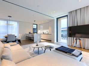 TV - Wonderful  villa for 8 guests with A/C, pool, hot tub, WIFI, TV and terrace (Umag)