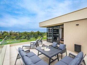 Outdoor dining - Wonderful  villa for 8 people with A/C, WIFI, hot tub, pool, TV and terrace (Umag)