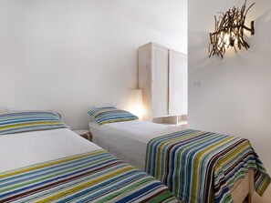 2 Schlafzimmer, Reisekinderbett, kostenloses WLAN, Bettwäsche