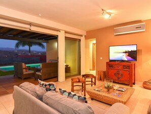 Una televisión, un reproductor de DVD