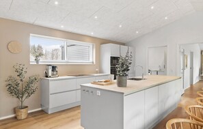 Fridge, dishwasher, coffee/tea maker