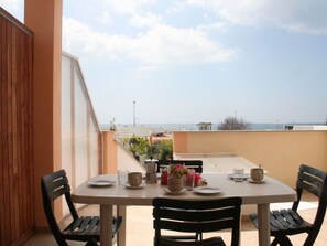 Outdoor dining - Lovely apartment for 4 people with A/C, TV, terrace and pets allowed (Morciano Di Leuca)
