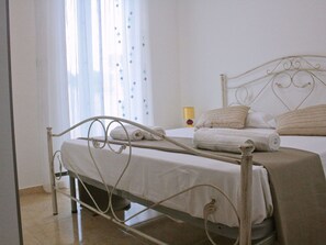 1 soverom, reiseseng for barn og sengetøy