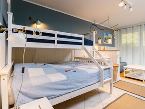 2 bedrooms, travel crib
