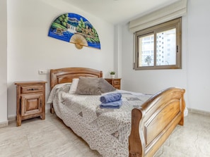 3 bedrooms, iron/ironing board, travel crib, free WiFi