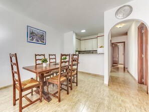 Dining - Nice apartment for 6 people with A/C, WIFI, TV and terrace (Empuriabrava)