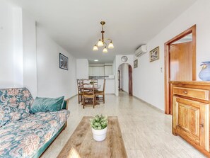 TV - Nice apartment for 6 people with A/C, WIFI, TV and terrace (Empuriabrava)