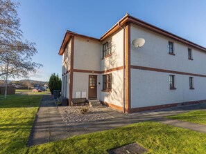 Exterior - Lovely apartment for 2 people with WIFI, TV and patio (Inverness)