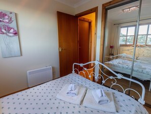 2 bedrooms, free WiFi - Beautiful apartment for 4 guests with WIFI, TV and patio (Inverness)