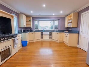 Ovn og oppvaskmaskin