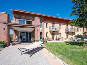 Exterior - Beautiful  villa for 10 people with private pool, A/C, WIFI and patio (San Damiano D'asti)