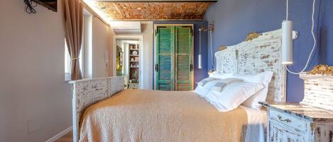 4 bedrooms, travel crib, free WiFi