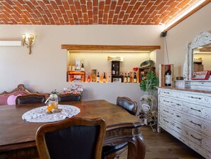 Dining - Wonderful  villa for 10 guests with A/C, private pool, WIFI and patio (San Damiano D'asti)